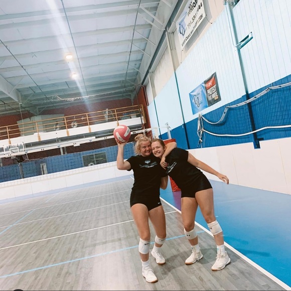 Meet your Posher, Stephanie - Picture 4 of 6